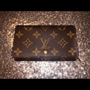 🧡 Authentic LV wallet